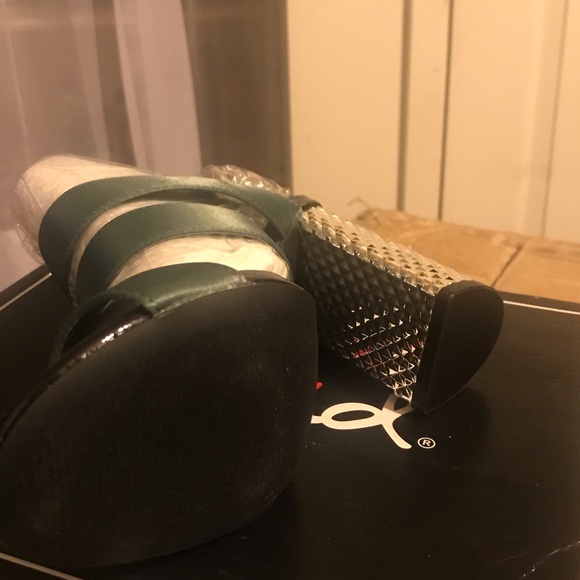 Shoes - Picture 3 of 3